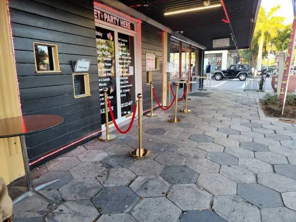 $8,000 / 2000ft2 - Gigantic entertainment retail space with bar, office, storage Downtown — thumbnail 4