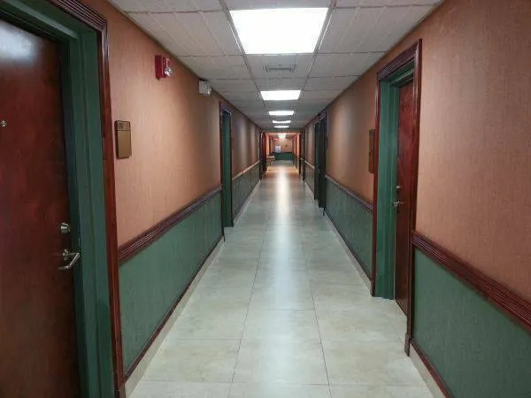 North Miami Beach $525 Office space / hair salon For Lease — thumbnail 3