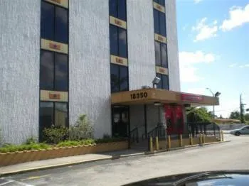 Bank Of America $895 Office space or hair salon for rent — thumbnail 2