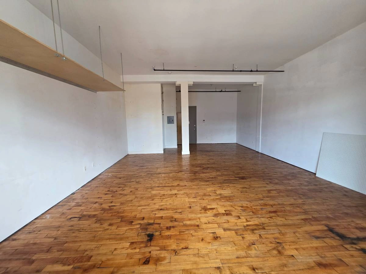 $2,500 / 900ft2 - LOFT____Private Bath In Space___High Ceiling___Large Window___@L train (WILLIAMSBURG right @ L train MORGAN STOP_________________) — thumbnail 2