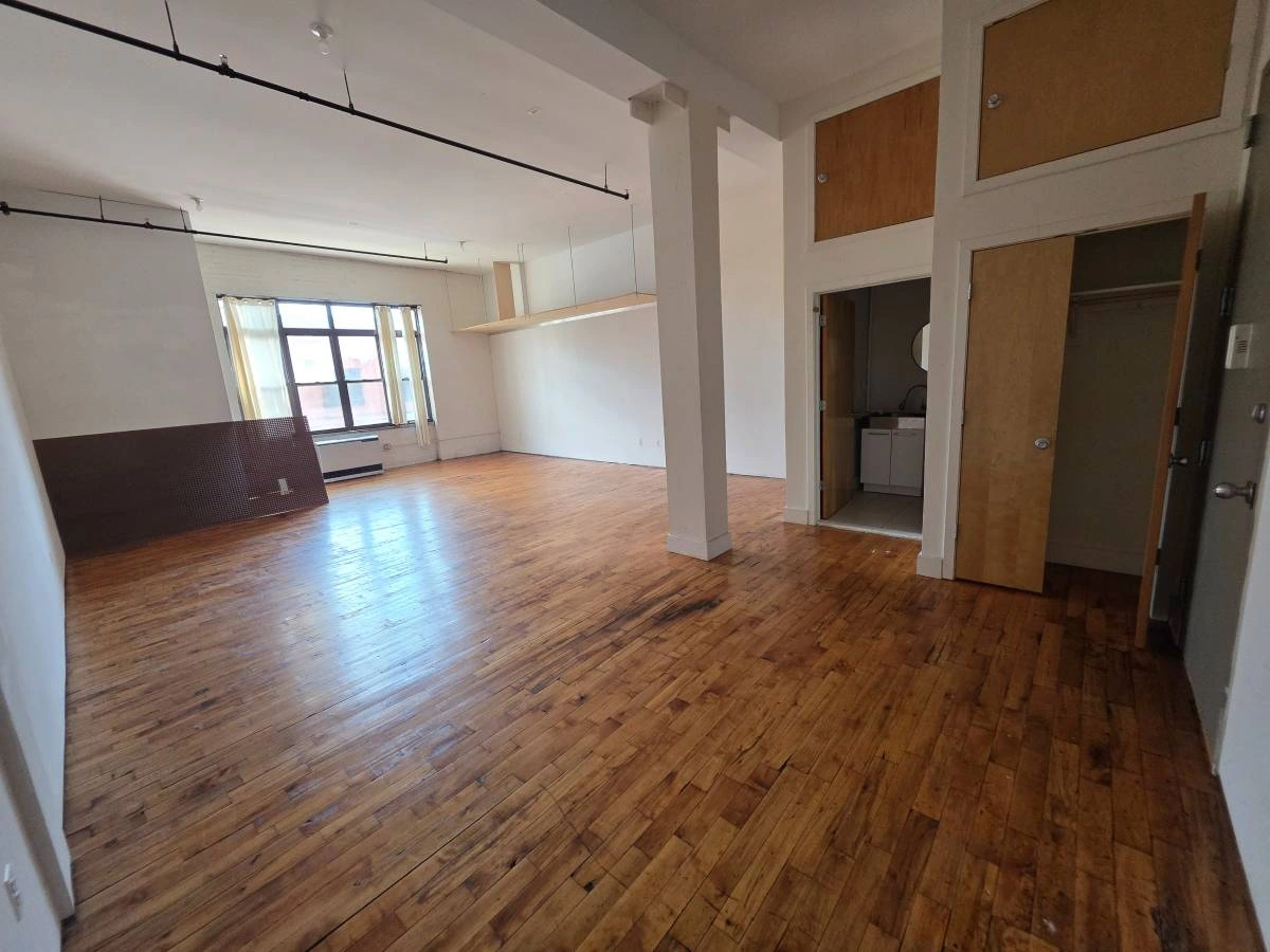 $2,500 / 900ft2 - LOFT____Private Bath In Space___High Ceiling___Large Window___@L train (WILLIAMSBURG right @ L train MORGAN STOP_________________) — thumbnail 5