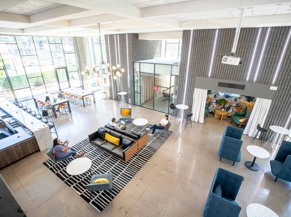 $329 Productive Workspace: Dedicated Desks for Lease in Phoenix — thumbnail 2