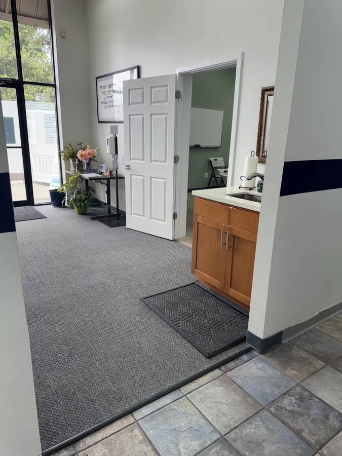 WAREHOUSE SPACE FOR LEASE at South Everett — thumbnail 5