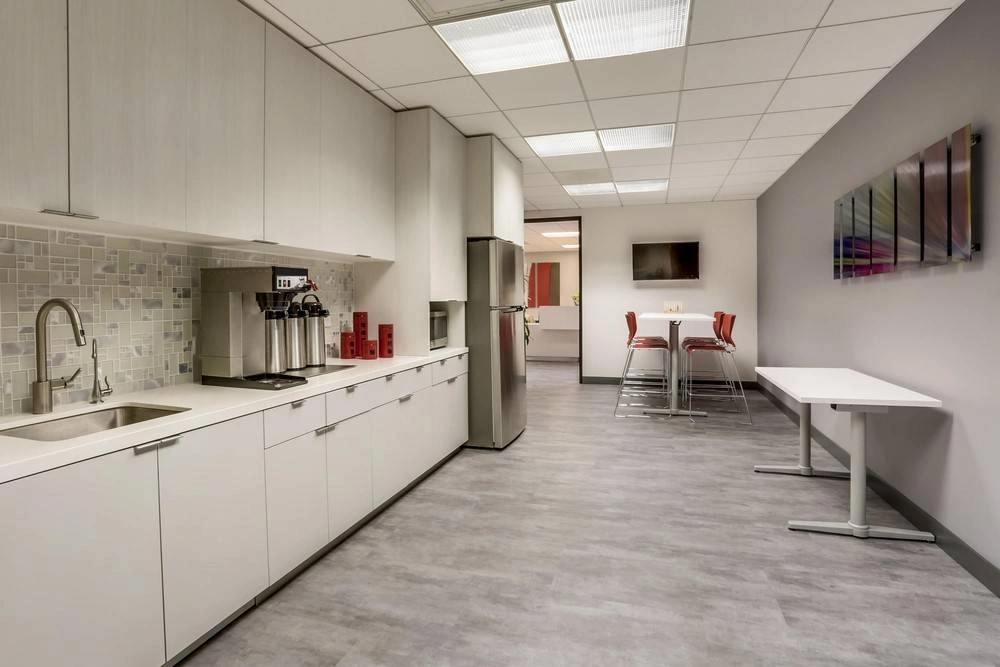 $800 / 91ft2 - August Move-In: Office Space - Burbank — thumbnail 4
